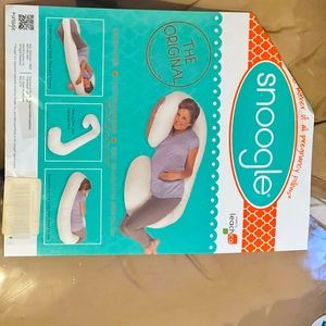 Snoogle pregnancy pillow